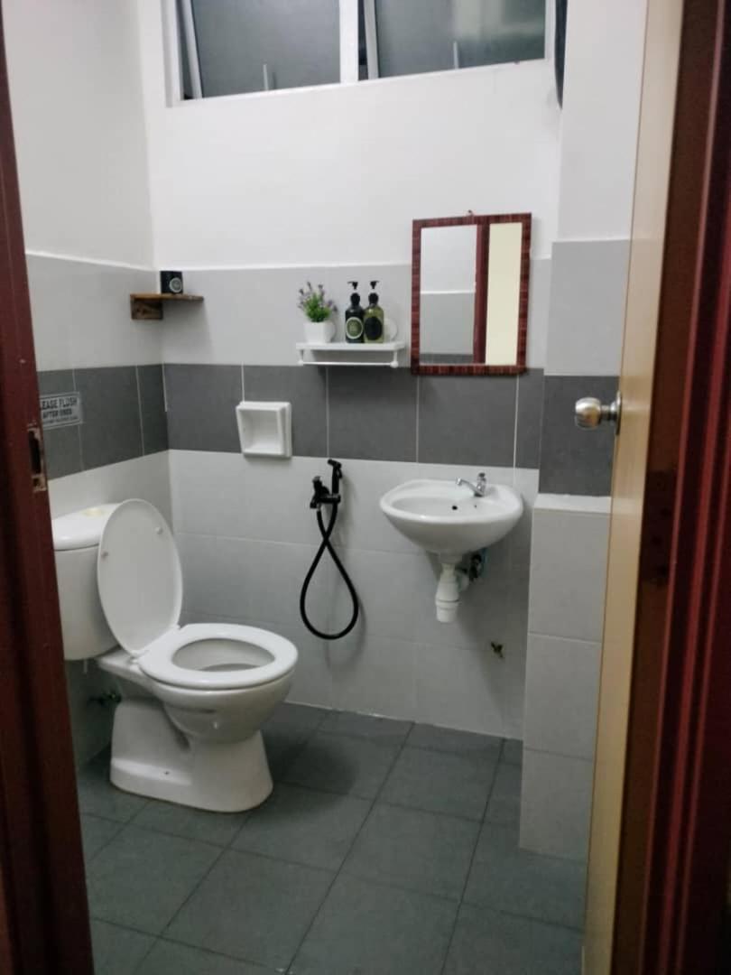 Homestay Budget Kuala Terengganu Tulipsia House Екстериор снимка