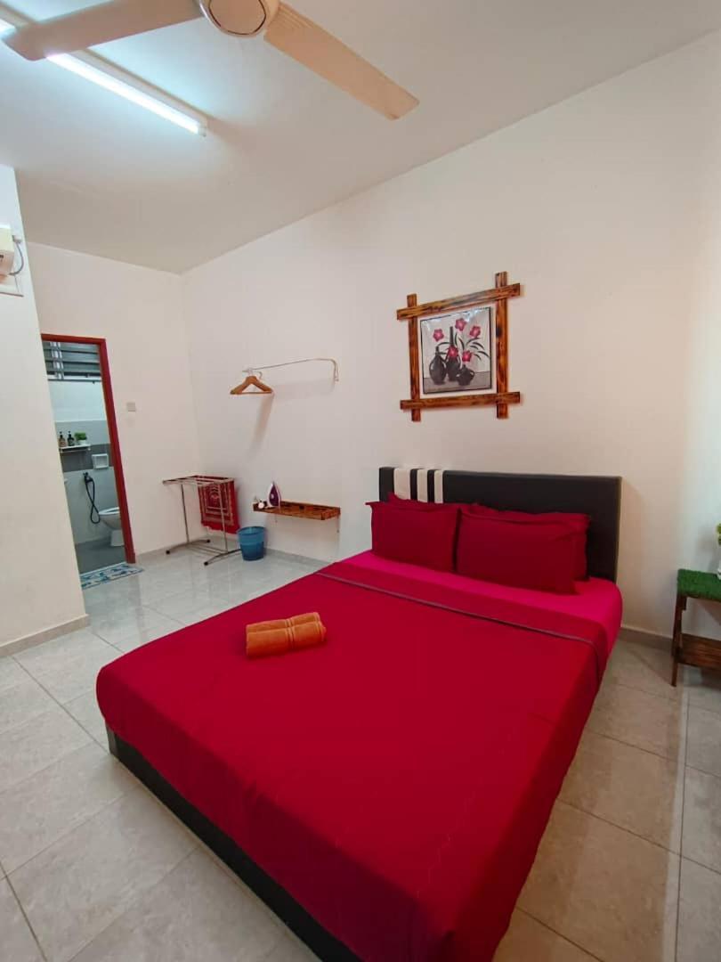 Homestay Budget Kuala Terengganu Tulipsia House Екстериор снимка